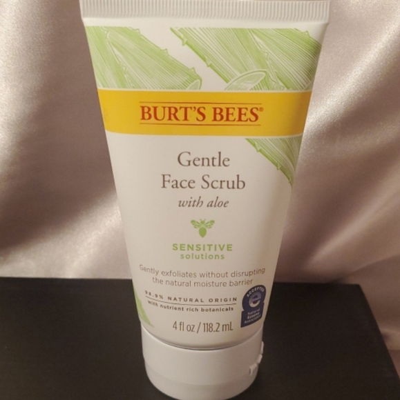 Burt's Bees Gentle Face Scrub with Aloe - Picture 2 of 4